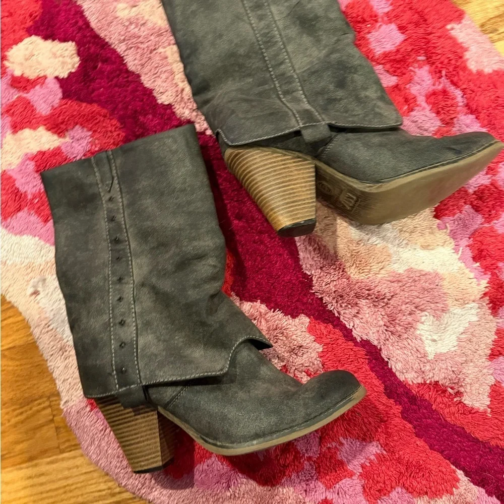 MIA Gray Ankle Boots with Chunky Heel and Slouchy Fit - Picture 3 of 5